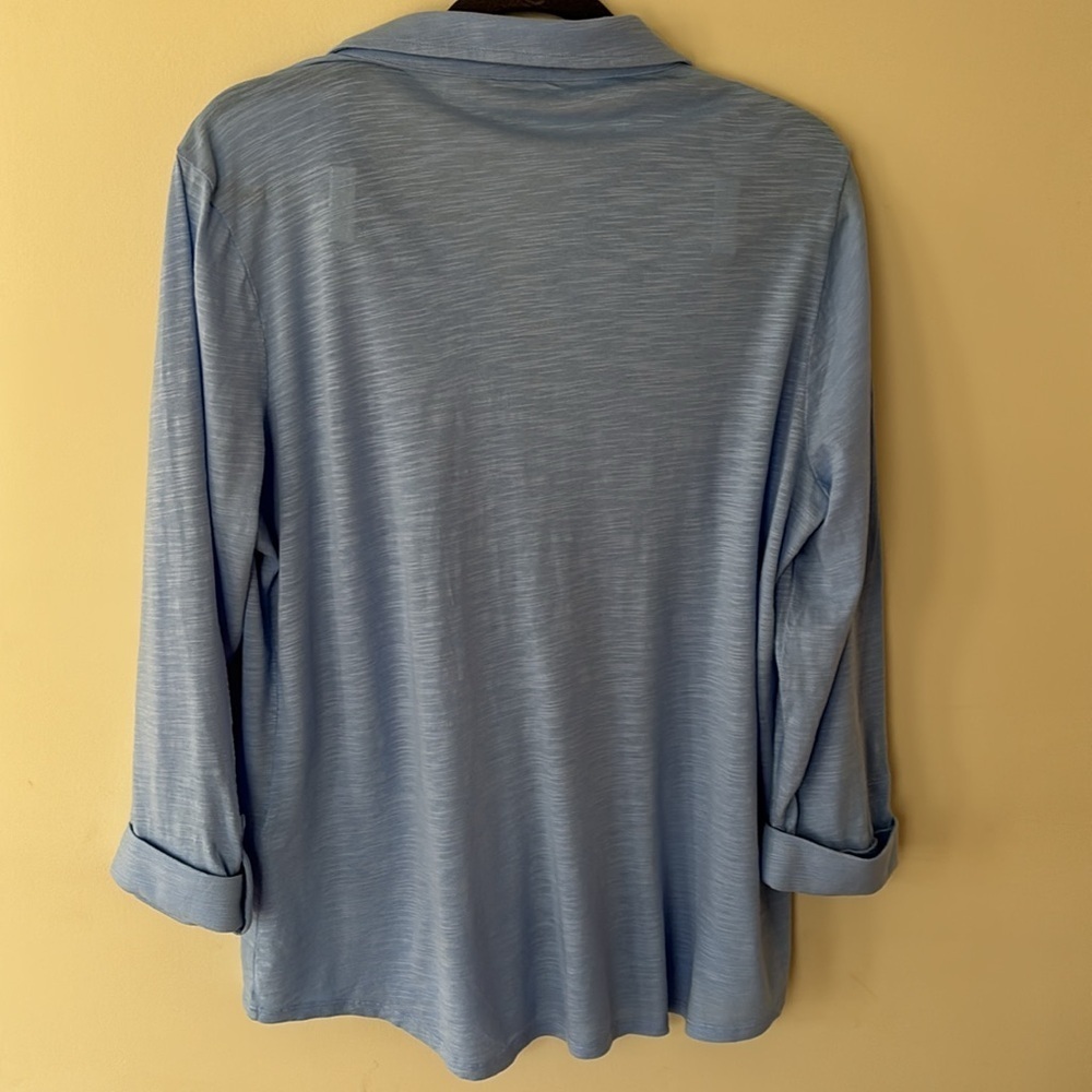 Chico's Blue Button Front 2 Front Pocket Shirt Size 2 - Picture 7 of 8
